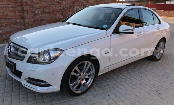 Nunua Ilio tumika Mercedes‒Benz C–Class White Gari ndani ya Manzini nchini Manzini Nunua Ilio tumika Mercedes‒Benz C–Class White Gari ndani ya Manzini nchini Manzini