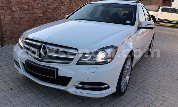Nunua Ilio tumika Mercedes‒Benz C–Class White Gari ndani ya Manzini nchini Manzini Nunua Ilio tumika Mercedes‒Benz C–Class White Gari ndani ya Manzini nchini Manzini