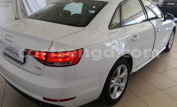 Nunua Ilio tumika Audi A4 White Gari ndani ya Ezulwini nchini Hhohho Nunua Ilio tumika Audi A4 White Gari ndani ya Ezulwini nchini Hhohho