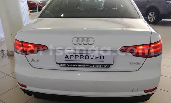Nunua Ilio tumika Audi A4 White Gari ndani ya Ezulwini nchini Hhohho Nunua Ilio tumika Audi A4 White Gari ndani ya Ezulwini nchini Hhohho