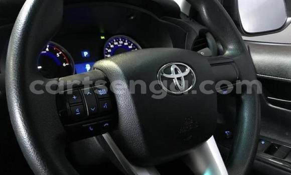 Buy Used Toyota Hilux White Car in Ezulwini in Hhohho Buy Used Toyota Hilux White Car in Ezulwini in Hhohho