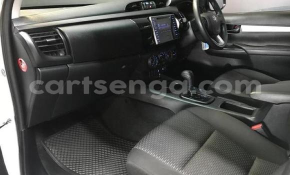 Buy Used Toyota Hilux White Car in Ezulwini in Hhohho Buy Used Toyota Hilux White Car in Ezulwini in Hhohho