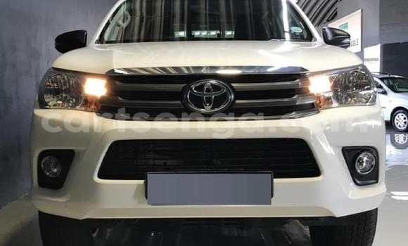 Buy Used Toyota Hilux White Car in Ezulwini in Hhohho Buy Used Toyota Hilux White Car in Ezulwini in Hhohho