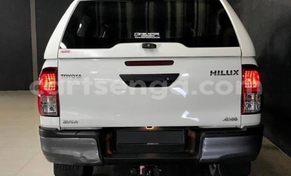 Buy Used Toyota Hilux White Car in Ezulwini in Hhohho Buy Used Toyota Hilux White Car in Ezulwini in Hhohho
