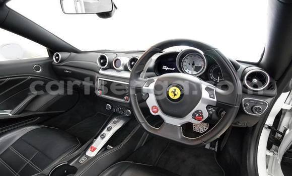 Acheter Occasion Voiture Ferrari California Blanc à Ezulwini, Hhohho Acheter Occasion Voiture Ferrari California Blanc à Ezulwini, Hhohho