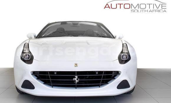 Acheter Occasion Voiture Ferrari California Blanc à Ezulwini, Hhohho Acheter Occasion Voiture Ferrari California Blanc à Ezulwini, Hhohho