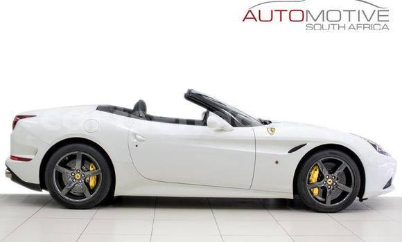 Acheter Occasion Voiture Ferrari California Blanc à Ezulwini, Hhohho Acheter Occasion Voiture Ferrari California Blanc à Ezulwini, Hhohho
