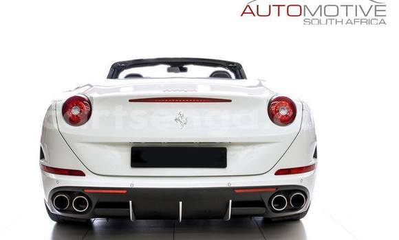 Acheter Occasion Voiture Ferrari California Blanc à Ezulwini, Hhohho Acheter Occasion Voiture Ferrari California Blanc à Ezulwini, Hhohho