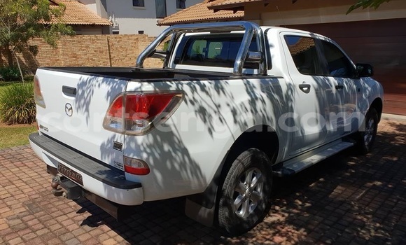 Acheter Occasion Voiture Mazda BT-50 Blanc à Ezulwini, Hhohho Acheter Occasion Voiture Mazda BT-50 Blanc à Ezulwini, Hhohho