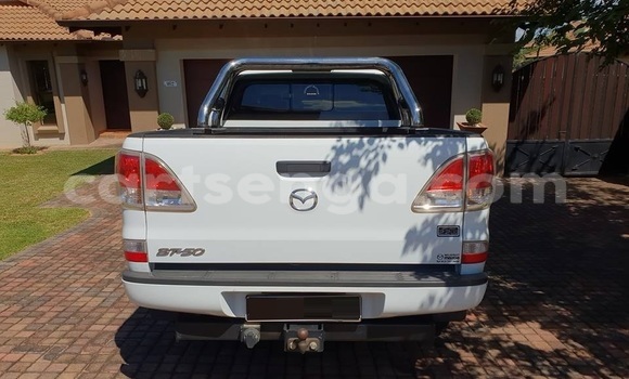 Acheter Occasion Voiture Mazda BT-50 Blanc à Ezulwini, Hhohho Acheter Occasion Voiture Mazda BT-50 Blanc à Ezulwini, Hhohho