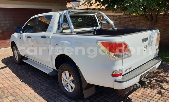 Acheter Occasion Voiture Mazda BT-50 Blanc à Ezulwini, Hhohho Acheter Occasion Voiture Mazda BT-50 Blanc à Ezulwini, Hhohho