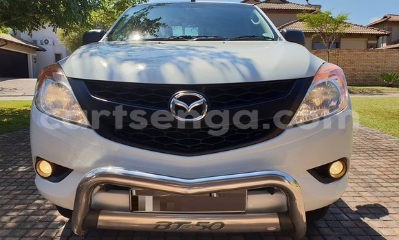 Acheter Occasion Voiture Mazda BT-50 Blanc à Ezulwini, Hhohho Acheter Occasion Voiture Mazda BT-50 Blanc à Ezulwini, Hhohho