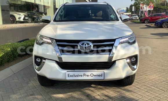 Buy Used Toyota Fortuner White Car in Ezulwini in Hhohho