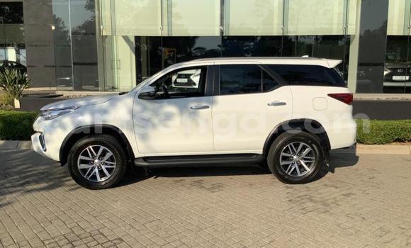 Buy Used Toyota Fortuner White Car in Ezulwini in Hhohho Buy Used Toyota Fortuner White Car in Ezulwini in Hhohho