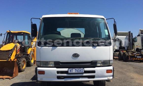 Nunua Ilio tumika Nissan UD White Lori ndani ya Hluti nchini Wilaya ya Shiselweni