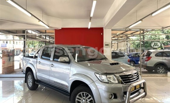 Nunua Ilio tumika Toyota Hilux White Gari ndani ya Mbabane nchini Manzini