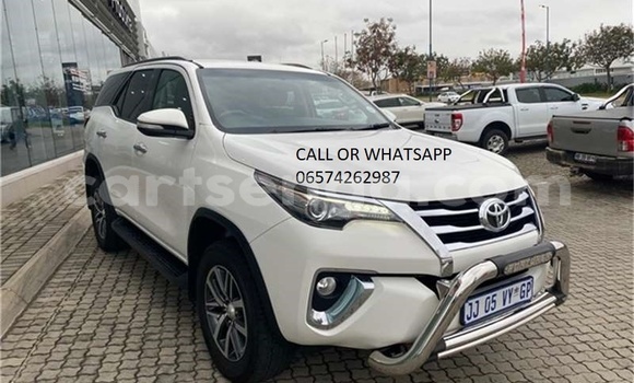 Acheter Occasion Voiture Toyota Fortuner Blanc à Bulembu, Hhohho