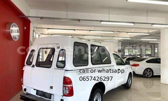Buy Used Toyota Hilux White Car in Bulembu in Hhohho Buy Used Toyota Hilux White Car in Bulembu in Hhohho