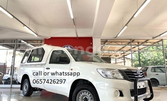Buy Used Toyota Hilux White Car in Bulembu in Hhohho Buy Used Toyota Hilux White Car in Bulembu in Hhohho
