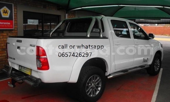 Nunua Ilio tumika Toyota Hilux White Gari ndani ya Bulembu nchini Hhohho Nunua Ilio tumika Toyota Hilux White Gari ndani ya Bulembu nchini Hhohho