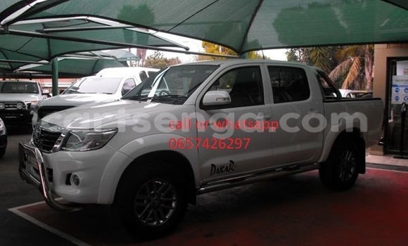 Nunua Ilio tumika Toyota Hilux White Gari ndani ya Bulembu nchini Hhohho Nunua Ilio tumika Toyota Hilux White Gari ndani ya Bulembu nchini Hhohho