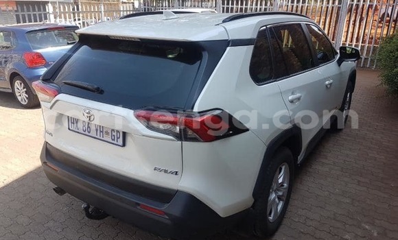 Buy Used Toyota RAV4 White Car in Big Bend in Lubombo Buy Used Toyota RAV4 White Car in Big Bend in Lubombo