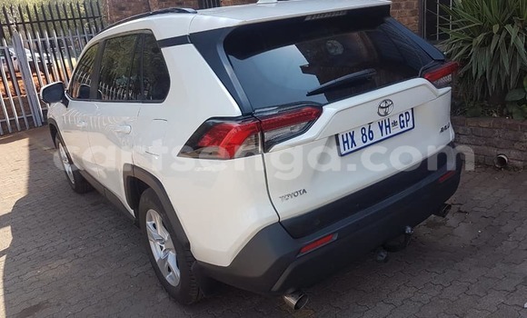 Buy Used Toyota RAV4 White Car in Big Bend in Lubombo Buy Used Toyota RAV4 White Car in Big Bend in Lubombo