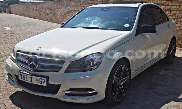 Buy Used Mercedes‒Benz C–Class White Car in Nhlangano in Shiselweni District Buy Used Mercedes‒Benz C–Class White Car in Nhlangano in Shiselweni District