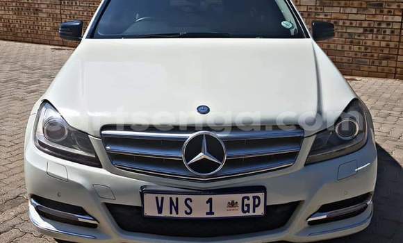 Buy Used Mercedes‒Benz C–Class White Car in Nhlangano in Shiselweni District Buy Used Mercedes‒Benz C–Class White Car in Nhlangano in Shiselweni District
