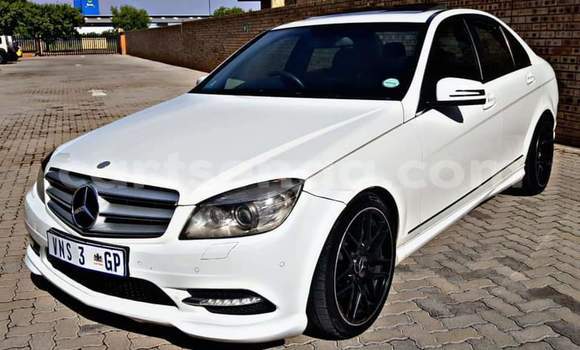 Nunua Ilio tumika Mercedes‒Benz C–Class White Gari ndani ya Mbabane nchini Manzini Nunua Ilio tumika Mercedes‒Benz C–Class White Gari ndani ya Mbabane nchini Manzini