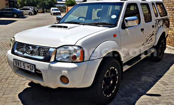 Buy Used Nissan NP 300 White Car in Nhlangano in Shiselweni District Buy Used Nissan NP 300 White Car in Nhlangano in Shiselweni District