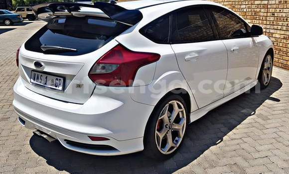Acheter Occasion Voiture Ford Focus ST Blanc à Mbabane, Manzini Acheter Occasion Voiture Ford Focus ST Blanc à Mbabane, Manzini