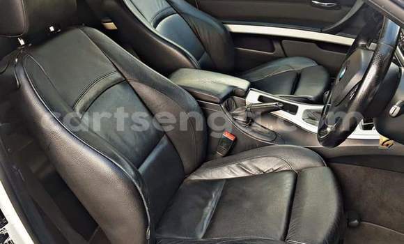 Nunua Ilio tumika BMW 3–Series White Gari ndani ya Mbabane nchini Manzini Nunua Ilio tumika BMW 3–Series White Gari ndani ya Mbabane nchini Manzini