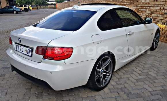 Nunua Ilio tumika BMW 3–Series White Gari ndani ya Mbabane nchini Manzini Nunua Ilio tumika BMW 3–Series White Gari ndani ya Mbabane nchini Manzini