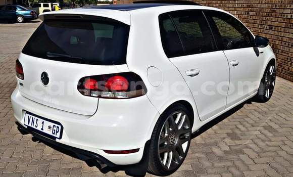 Nunua Ilio tumika BMW 3–Series White Gari ndani ya Ezulwini nchini Hhohho Nunua Ilio tumika BMW 3–Series White Gari ndani ya Ezulwini nchini Hhohho
