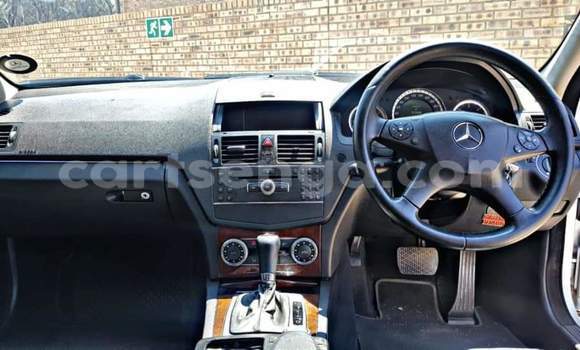 Nunua Ilio tumika Mercedes‒Benz C–Class White Gari ndani ya Manzini nchini Manzini Nunua Ilio tumika Mercedes‒Benz C–Class White Gari ndani ya Manzini nchini Manzini