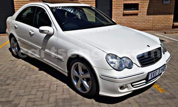 Buy Used Mercedes‒Benz C–Class White Car in Nhlangano in Shiselweni District