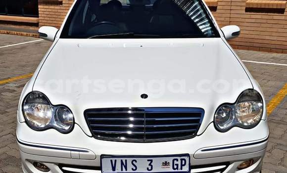 Buy Used Mercedes‒Benz C–Class White Car in Nhlangano in Shiselweni District Buy Used Mercedes‒Benz C–Class White Car in Nhlangano in Shiselweni District