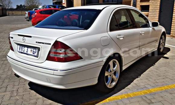Buy Used Mercedes‒Benz C–Class White Car in Nhlangano in Shiselweni District Buy Used Mercedes‒Benz C–Class White Car in Nhlangano in Shiselweni District
