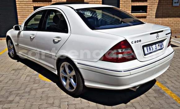 Buy Used Mercedes‒Benz C–Class White Car in Nhlangano in Shiselweni District Buy Used Mercedes‒Benz C–Class White Car in Nhlangano in Shiselweni District