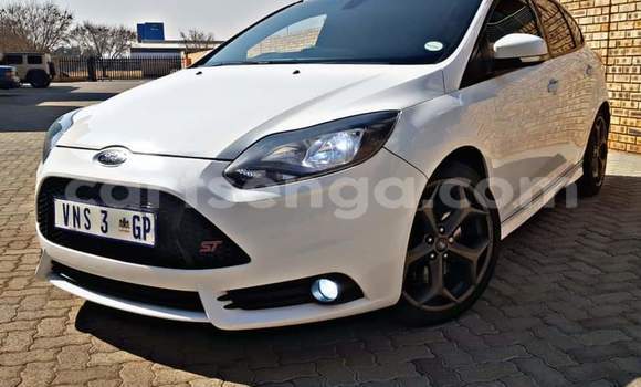 Acheter Occasion Voiture Ford Focus ST Blanc à Manzini, Manzini Acheter Occasion Voiture Ford Focus ST Blanc à Manzini, Manzini