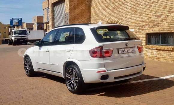 Nunua Ilio tumika BMW X5 M White Gari ndani ya Ezulwini nchini Hhohho Nunua Ilio tumika BMW X5 M White Gari ndani ya Ezulwini nchini Hhohho
