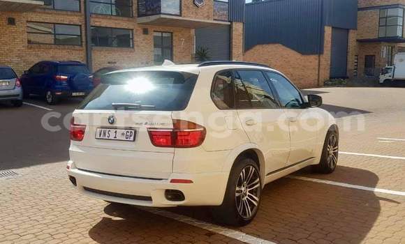 Nunua Ilio tumika BMW X5 M White Gari ndani ya Ezulwini nchini Hhohho Nunua Ilio tumika BMW X5 M White Gari ndani ya Ezulwini nchini Hhohho