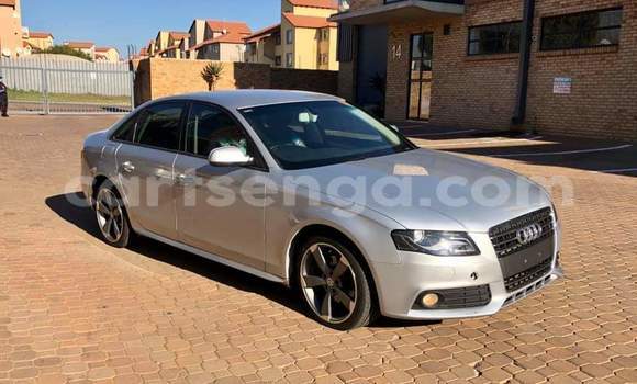 Nunua Ilio tumika Audi A4 Silver Gari ndani ya Nhlangano nchini Wilaya ya Shiselweni