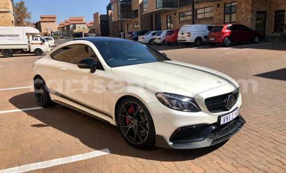 Nunua Ilio tumika Mercedes‒Benz C-klasse AMG White Gari ndani ya Manzini nchini Manzini