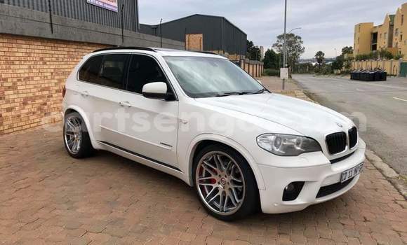 Nunua Ilio tumika BMW X5 M White Gari ndani ya Hlatikulu nchini Wilaya ya Shiselweni