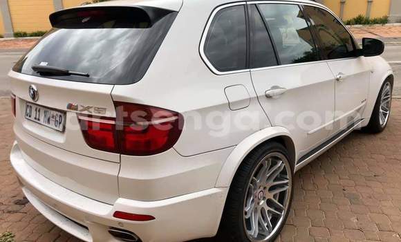 Acheter Occasion Voiture BMW X5 M Blanc à Hlatikulu, Shiselweni District Acheter Occasion Voiture BMW X5 M Blanc à Hlatikulu, Shiselweni District