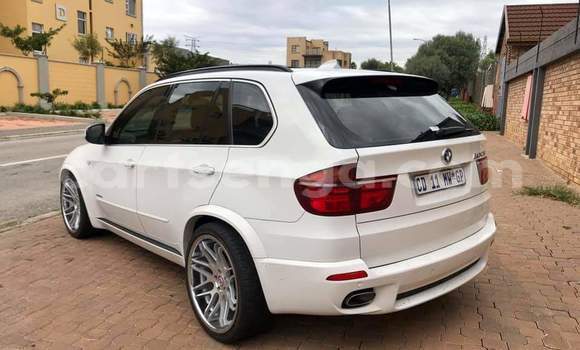 Acheter Occasion Voiture BMW X5 M Blanc à Hlatikulu, Shiselweni District Acheter Occasion Voiture BMW X5 M Blanc à Hlatikulu, Shiselweni District