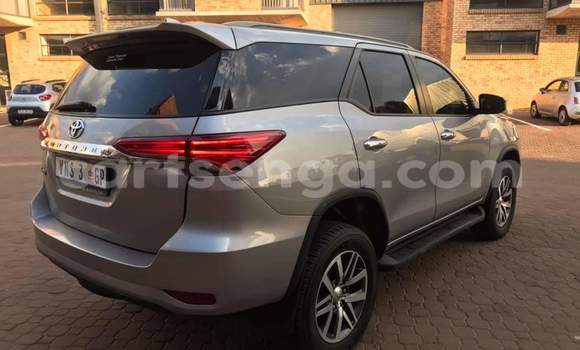 Acheter Occasion Voiture Toyota Fortuner Marron à Mbabane, Manzini Acheter Occasion Voiture Toyota Fortuner Marron à Mbabane, Manzini