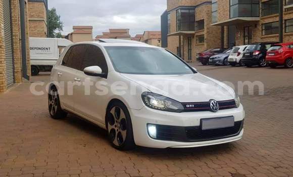Nunua Ilio tumika Volkswagen Golf GTI White Gari ndani ya Manzini nchini Manzini Nunua Ilio tumika Volkswagen Golf GTI White Gari ndani ya Manzini nchini Manzini